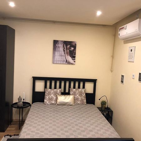 Black & White Apartments • Black Eger Bagian luar foto