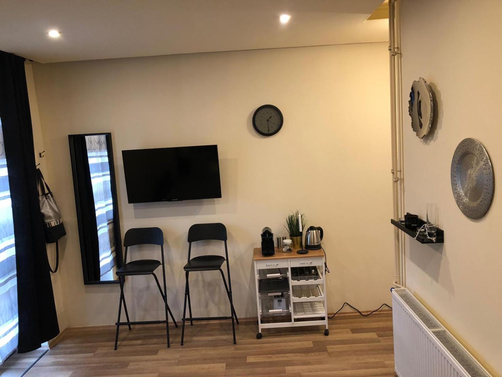 Black & White Apartments • Black Eger Bagian luar foto